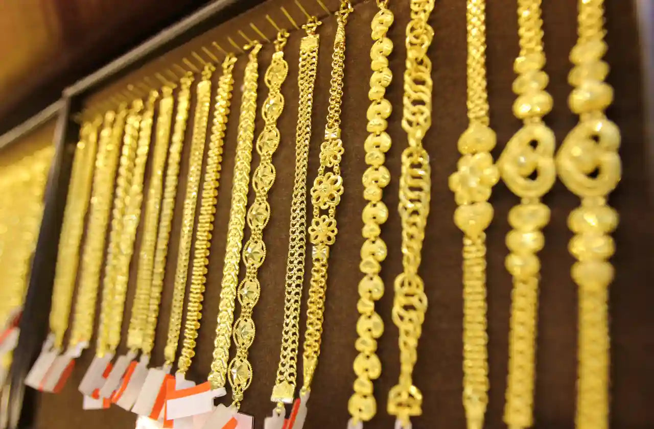 Luxury vs Everyday: Choosing Between 10K, 14K, and Solid Sterling Silver for Men’s Jewelry